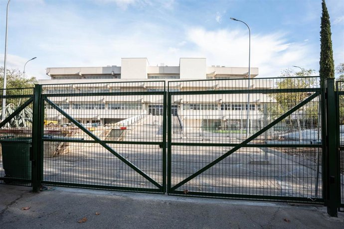 Archivo - Fachada del centro habilitado para la acogida de menores extranjeros no acompañados, a 25 de septiembre de 2024, en Fuenlabrada, Madrid (España). 
