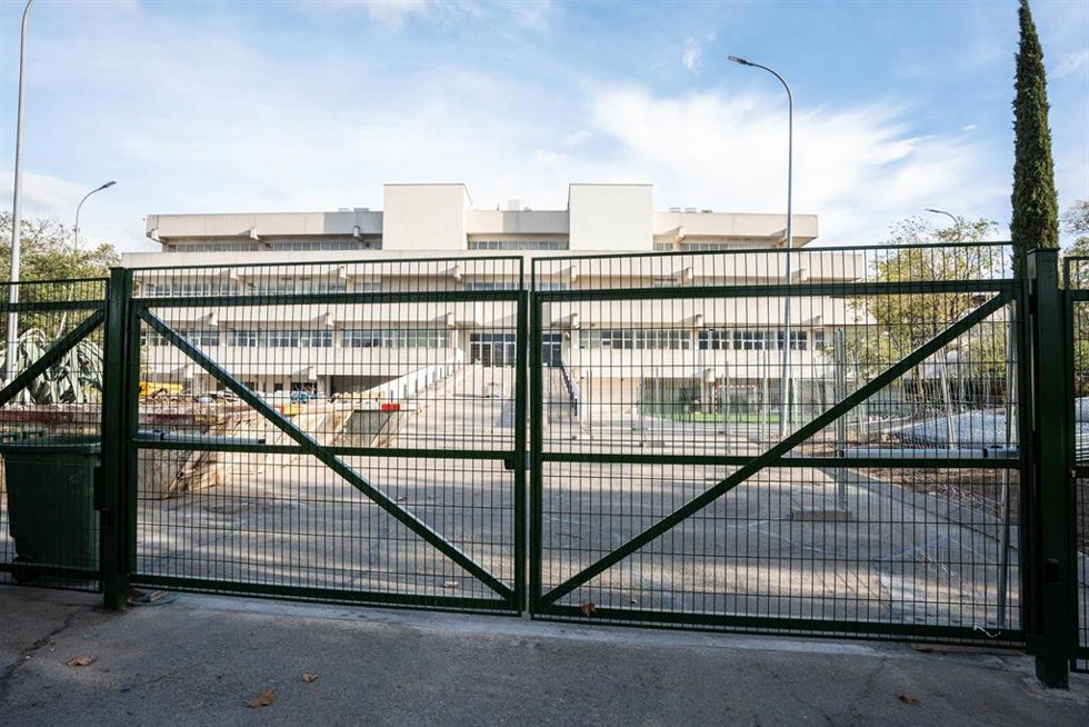 Archivo - Fachada del centro habilitado para la acogida de menores extranjeros no acompañados, a 25 de septiembre de 2024, en Fuenlabrada, Madrid (España).