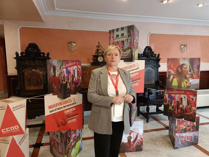 La secretaria general del Sector Ferroviario FSC-CCOO, Pepa Páez, antes de la inauguración en un hotel gijonés del XIII Congreso del Sector Ferroviario FSC-CCOO.