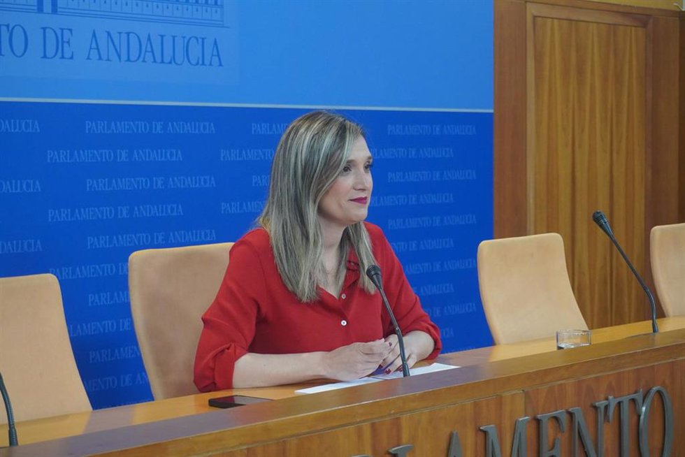 La vicesecretaria general del PSOE-A, María Márquez, en rueda de prensa en el Parlamento andaluz.