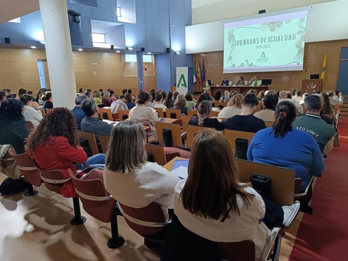 Coordinadores de igualdad de los centros educativos del ámbito del Centro de Profesorado (CEP) de Jerez en unas jornadas de igualdad.