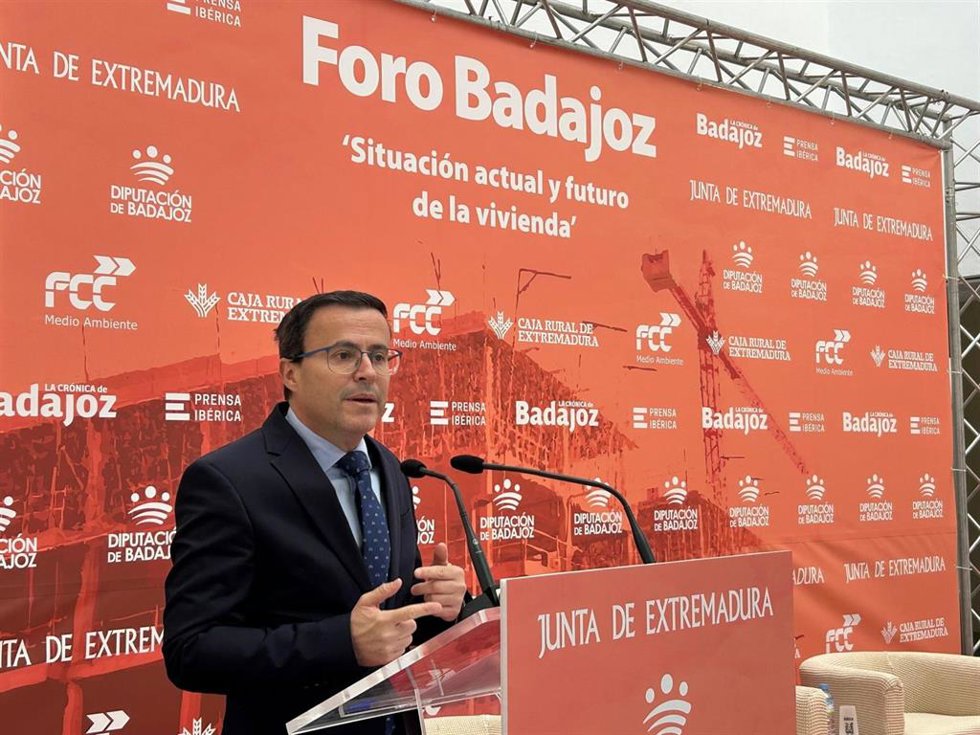 El presidente de la Diputación de Badajoz, Miguel Ángel Gallardo