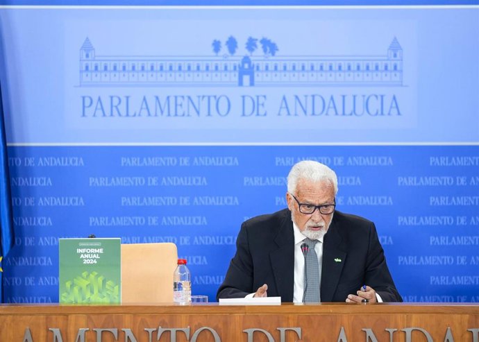 El Defensor del Pueblo andaluz en funciones, Jesús Maeztu, ha presentado el Informe Anual 2024 del Defensor del Pueblo, con la salud, la Dependencia y la vivienda como "protagonistas" de la memoria del pasado año.