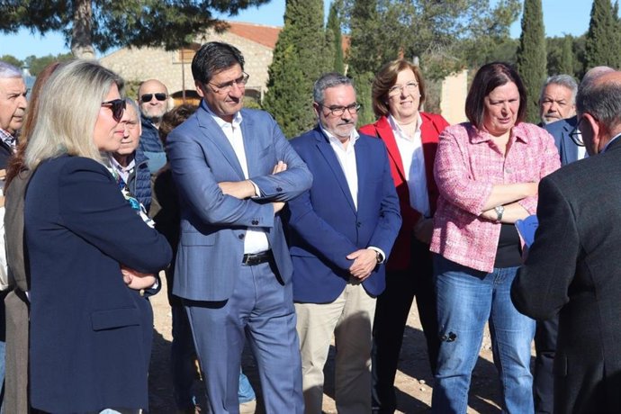El vicepresidente segundo del Gobierno de C-LM, José Manuel Caballero, en el embalse de Peñarroya.