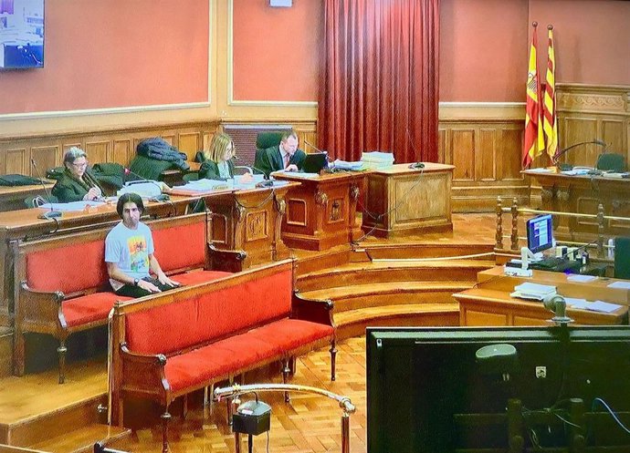 El acusado de matar a su exnovia de 26 años en el barrio de El Clot de Barcelona en marzo de 2022 durante el juicio con jurado popular que se celebra en la Audiencia de Barcelona