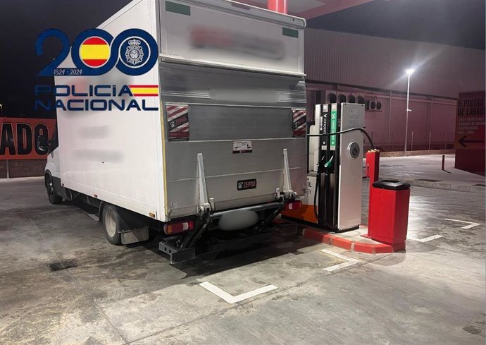 Camión interceptado en una gasolinera de Jerez con 5.000 litros de combustible para narcolanchas.