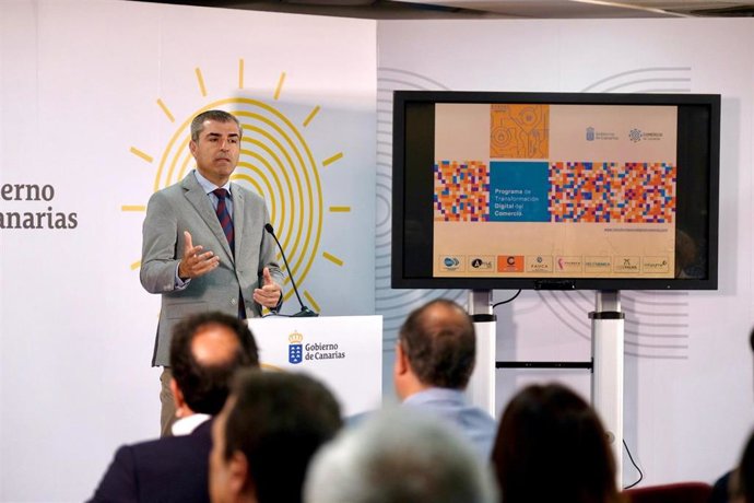 El vicepresidente del Gobierno de Canarias y consejero de Economía, Industria, Comercio y Autónomos, Manuel Domínguez