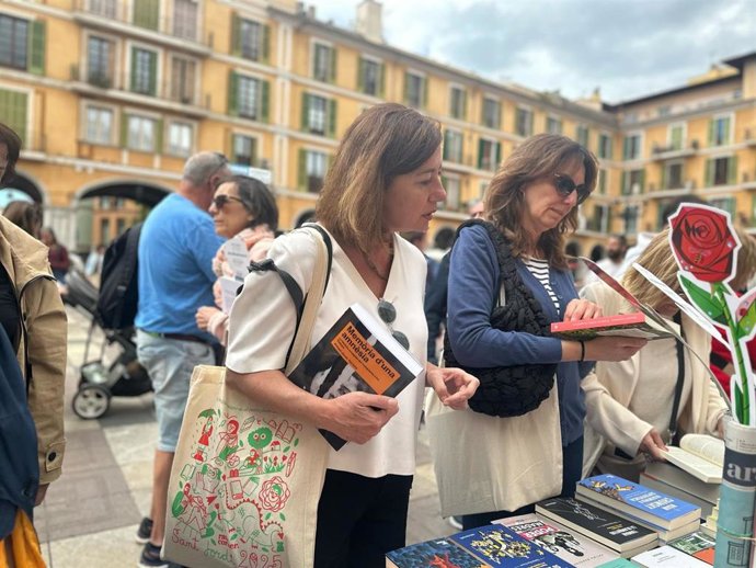 La secretaria general del PSIB-PSOE y presidenta del Congreso de los Diputados, Francina Armengol, este miércoles en la Feria del Libro de Palma.