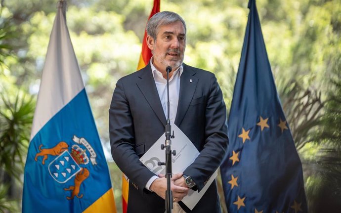 Archivo - El presidente de Canarias, Fernando Clavijo, en una rueda de prensa en Presidencia del Gobierno de Santa Cruz de Tenerife 