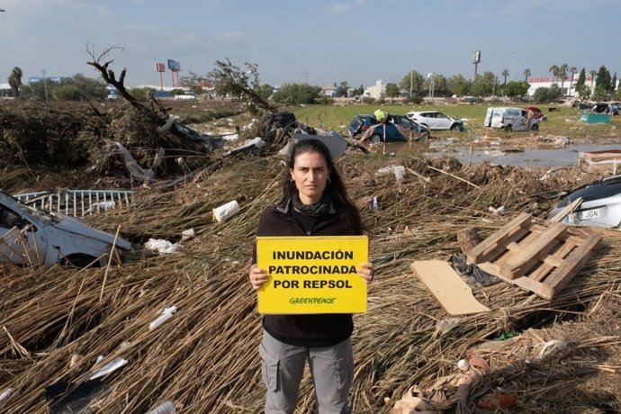 Greenpeace exige que la industria fósil, principal causante del cambio climático, pague los costes económicos de la dana