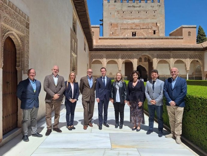 El presidente del Consell de Mallorca, Llorenç Galmés (c), este miércoles en Granada.