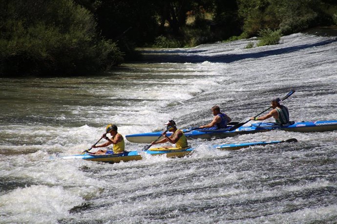 Descenso de piraguas en Alar del Rey (Palencia).