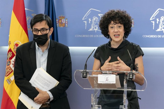 Archivo - Los coportavoces de los Comunes y diputados de Sumar, Gerardo Pisarello y Aina Vidal, durante una rueda de prensa anterior a una Junta de Portavoces en el Congreso de los Diputados, a 26 de octubre de 2021, en Madrid, (España).