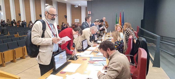 Votación en el claustro de la US
