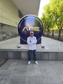 El director general de la Agencia Mexicana de Divulgación Espacial en la sede de la Agencia Espacial Española
