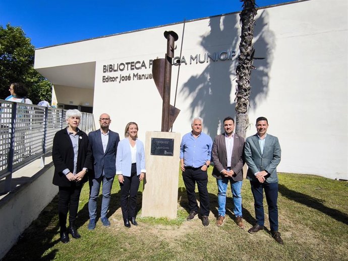 Alcalá celebra el Día del Libro con un homenaje a Miguel de Cervantes con una escultura de Rafael Cerdá