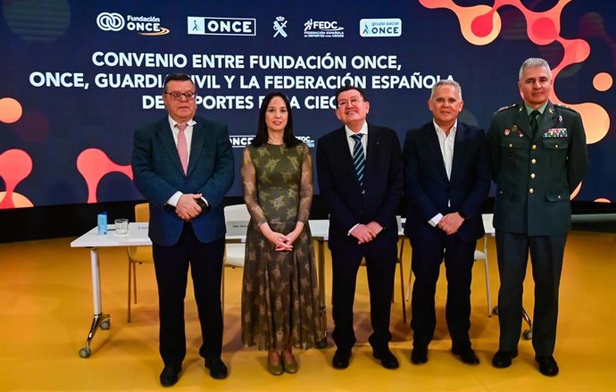 La ONCE y su Fundación han firmado este miércoles un convenio de colaboración con la Dirección General de la Guardia Civil y la Federación Española de Deportes para Ciegos