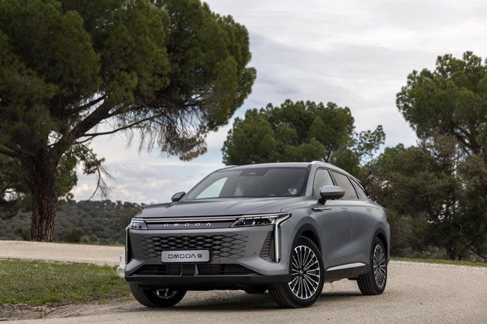 Omoda lanza en España el nuevo 9 SHS híbrido enchufable con potencia de 535 CV y desde 39.900 euros.