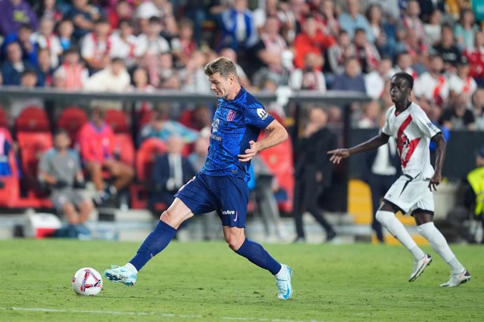 Archivo - Alexander Sorloth of Atletico de Madrid in action during the Spanish League, LaLiga EA Sports, football match played between Rayo Vallecano and Atletico de Madrid at Estadio de Vallecas on September 22, 2024, in Madrid, Spain.