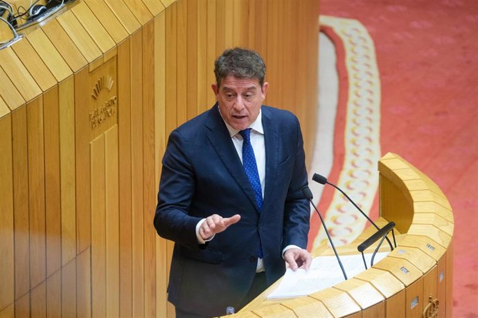 O secretario xeral do PSdeG, José Ramón Gómez Besteiro, intervén durante o debate sobre o Estado da Autonomía, a 23 de abril de 2025, en Santiago de Compostela, A Coruña, Galicia (España). Novas medidas en materia de vivenda e pasos para prof