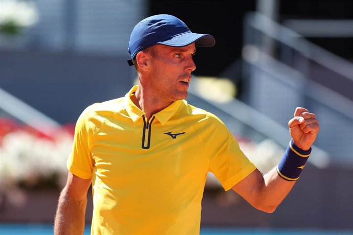 El tenista español Roberto Bautista durante el partido de primera ronda del Mutua Madrid Open 2025 ante Jaume Munar.