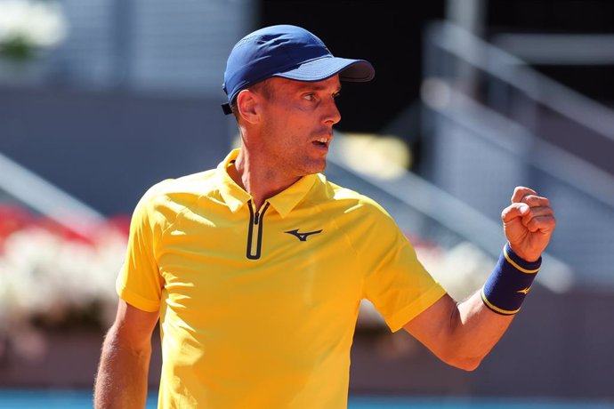 Roberto Bautista Agut, da Espanha, comemora um ponto contra Jaume Lunar, da Espanha, durante o Mutua Madrid Open 2025, ATP Masters 1000 e WTA 1000, torneio de tênis realizado na Caja Magica em 23 de abril de 2025 em Madri, Espanha.