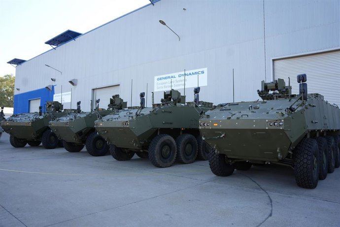 Archivo - Demostración dinámica de los primeros Vehículos de Combate de Zapadores (VCZAP) “Castor” y Vehículos de Combate de Ruedas (VCR) 8x8 Dragón en la fábrica de Santa Bárbara Sistemas, de General Dynamics.