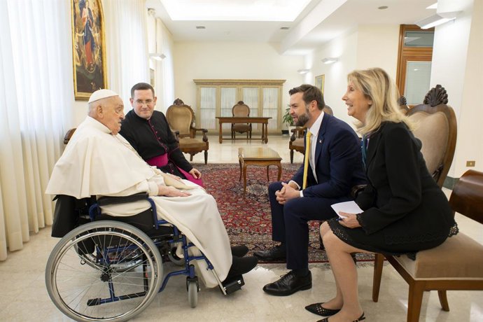 Vaticano, VATICANO: NO LIBRI** Itália, Roma, Vaticano 2025/4/20 O Papa Francisco se encontra com o vice-presidente dos EUA, JD Vance, no Vaticano.