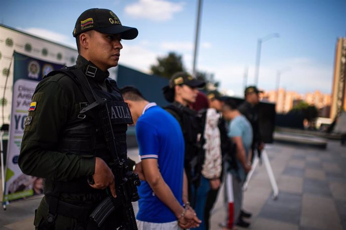 Archivo - Agentes de policía detienen a miembros de Tren de Aragua en Colombia (archivo)