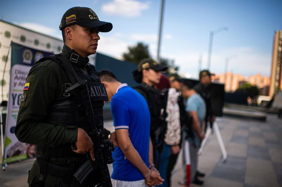 Archivo - Agentes de policía detienen a miembros de Tren de Aragua en Colombia (archivo)