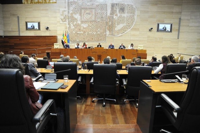 La Asamblea de Extremadura celebra pleno, en una foto de archivo