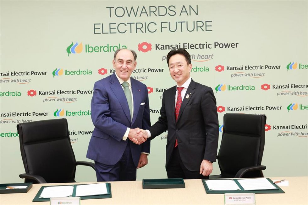 Archivo - Ignacio Galán, presidente de Iberdrola, y Toru Kuwahara, vicepresidente de Kansai