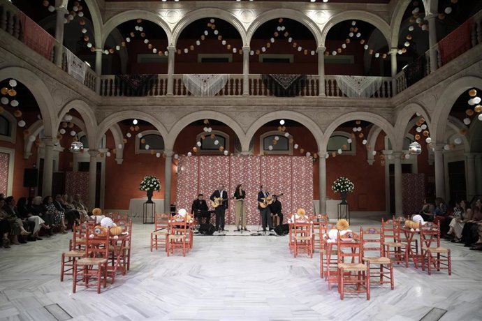 Desfile de moda flamenca en Fundación Cajasol.