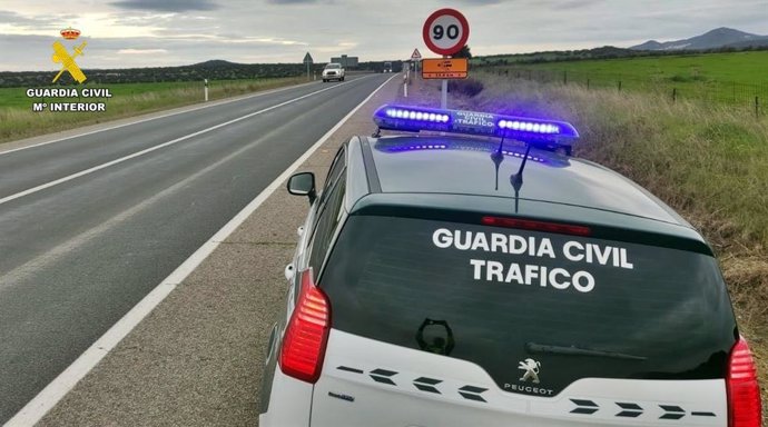 Archivo - Guardia Civil de Tráfico en una imagen de archivo