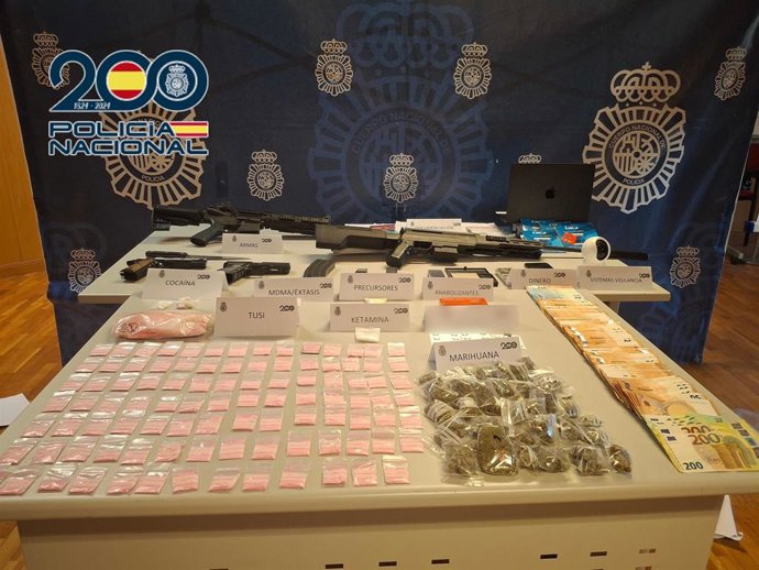 Efectos intervenidos en una operación en la que se ha desarticulado  una red de explotación sexual y drogas en Elche