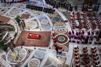 Reabre la capilla ardiente tras el paso de 48.600 fieles hasta las 8.30 de este jueves