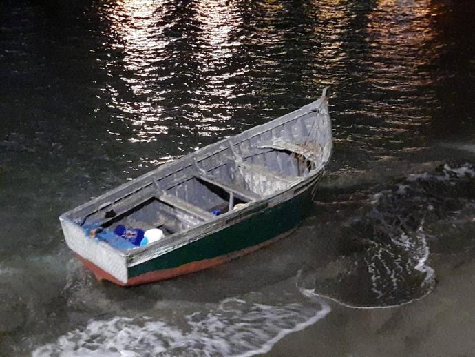 Archivo - Imagen de archivo de una patera