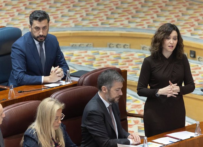 La presidenta de la Comunidad de Madrid, Isabel Díaz Ayuso, interviene durante un pleno en la Asamblea de Madrid, a 3 de abril de 2025