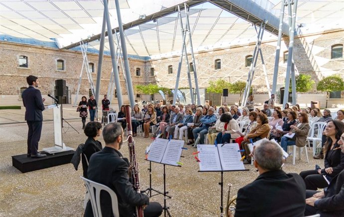 Cartagena conmemora el Día del Libro con una lectura encadenada dedicada a la escritora Carmen Martín Gaite