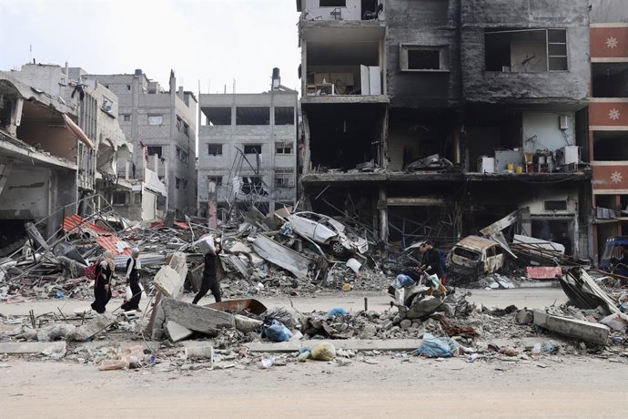 Archivo - Arquivo - Prédios danificados pelo bombardeio do exército israelense no campo de refugiados de Jabalia, no norte da Faixa de Gaza (arquivo)