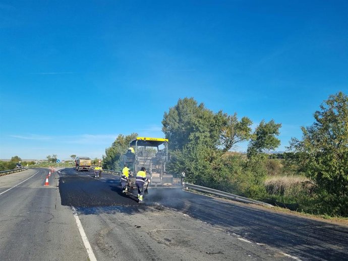 Obras de mejora en una carretera.
