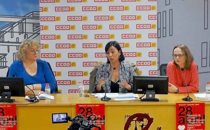 (I-D) La secretaria general de la Unió Intercomarcal de Tarragona, Mercè Puig; la secretaria general de CC.OO. De Catalunya, Belén López, y la responsable de Salud Laboral de CC.OO. De Catalunya, Mònica Pérez.