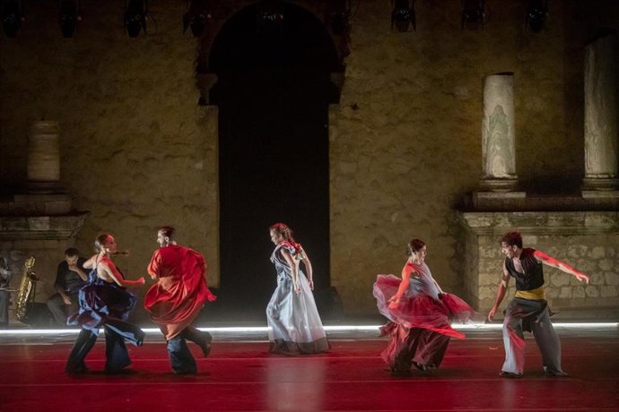 Archivo - Imagen de un espectáculo del festival internacional de danza de Itálica