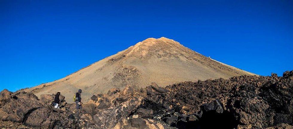 El Cabildo reabre el sendero n 10 Telesforo Bravo del Teide tras finalizar los trabajos de retirada del hielo