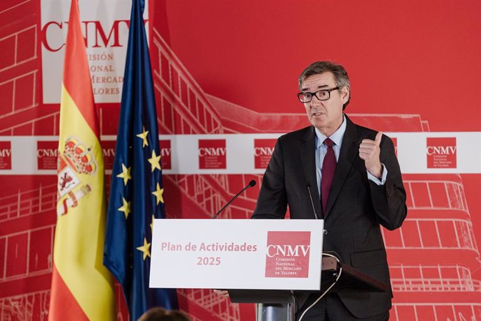 Archivo - El presidente de la CNMV, Carlos San Basilio, interviene durante la presentación del plan de actividades para 2025, en la sede de la Comisión Nacional del Mercado de Valores (CNMV), a 26 de febrero de 2025, en Madrid (España). 