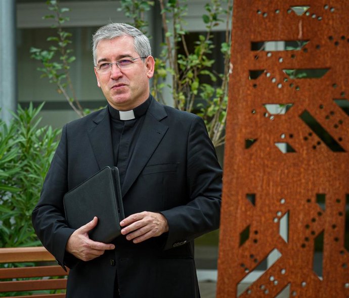 Archivo - El Obispo de San Sebastián, Fernando Prado Ayuso  