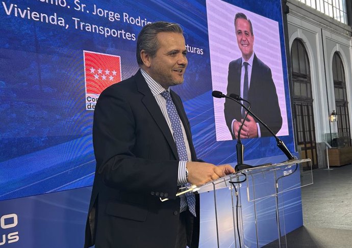 El consejero de Vivienda, Transportes e Infraestructuras, Jorge Rodrigo