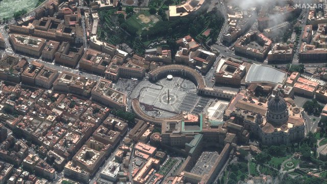 01_overview of st peters basilica and mourners in 