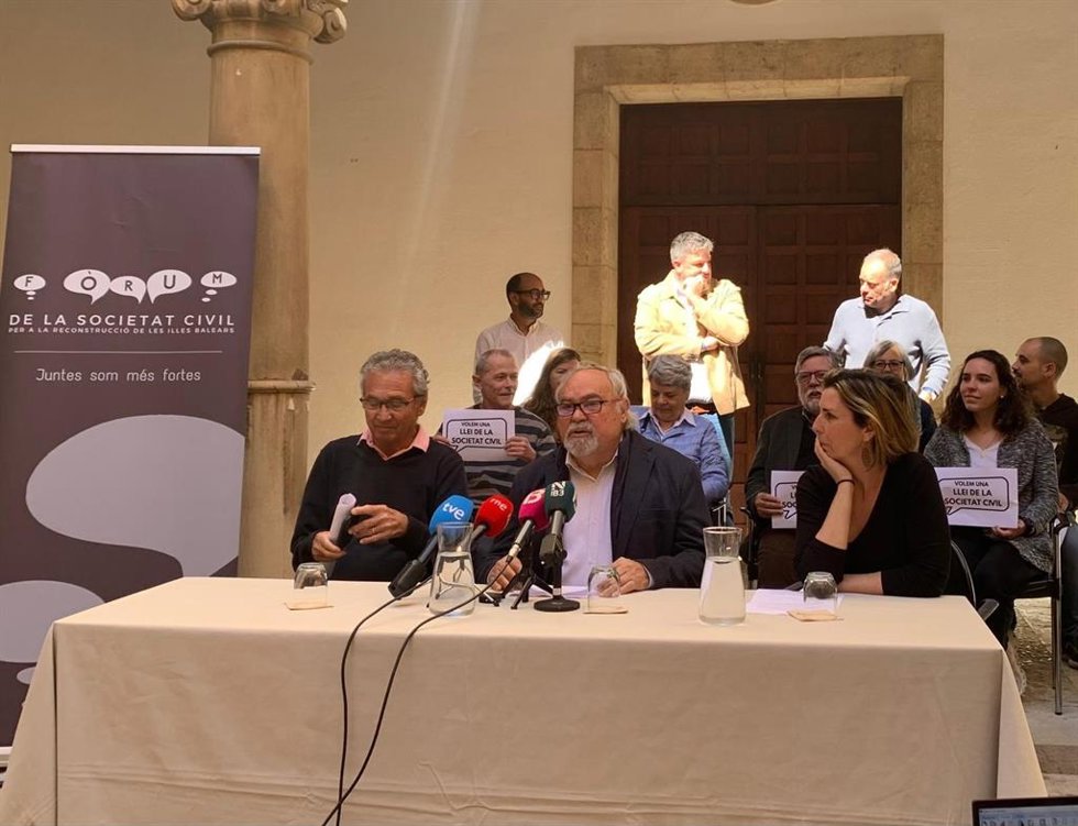Representantes del Frum de la Societat Civil.