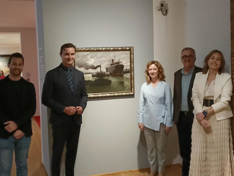 Inauguración de la exposición al público del cuadro 'El Carbonero', del gijonés Juan Martín Abades, en el museo Casa Natal Jovellanos, como obra invitada de la Fundación BBVA.